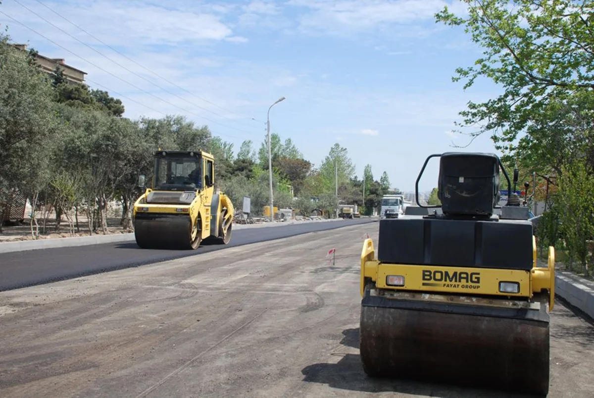 Azəryolservis daha bir küçədə təmir işləri aparır