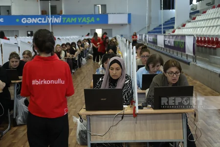 Deputatlar və ictimaiyyət nümayəndələri müəllimlərin sertifikatlaşdırma imtahanını izləyib