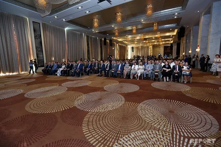 Bakıda Heydər Əliyevin siyasi hakimiyyətə gəlişinin 50 illiyinə həsr olunan tədbir keçirilir - YENİLƏNİB