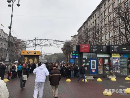 Ukrayna DİN: Kiyevin mərkəzindəki mitinqə 2 min nəfər toplaşıb - FOTO