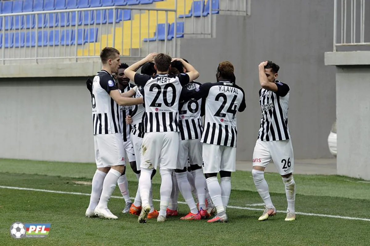 Нефтчи разгромил соперника и продолжает лидировать