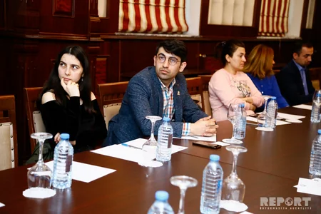 Bakıda KİV-lərin QİÇS-lə mübarizədə rolu məsələsi müzakirə olunub