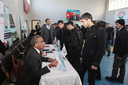 Nazir Nardarana gedib, qəsəbə sakinlərinə iş təklif olunub