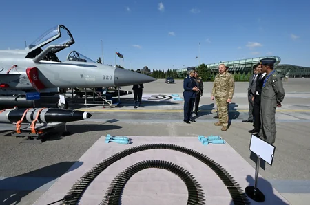 Prezident İlham Əliyevə çoxməqsədli JF-17C təyyarələri təqdim olunub - YENİLƏNİB-2