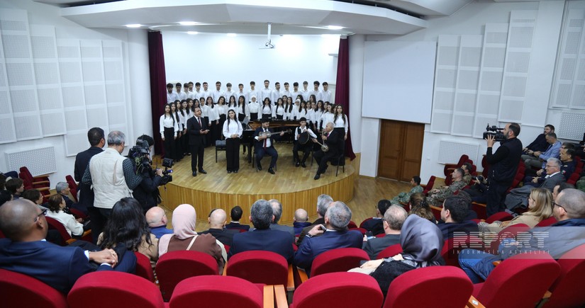 Karabakh University students present artistic composition to diplomats