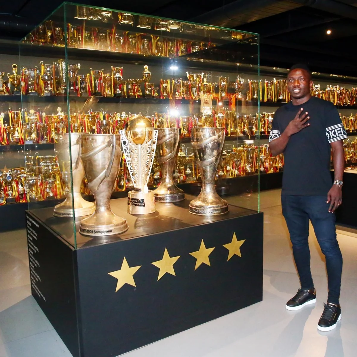 Neftçinin rəqibi yeni transferini açıqladı