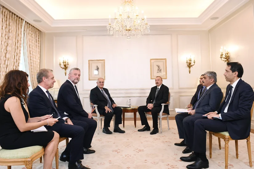 Prezident İlham Əliyev Parisdə “Naval” qrupunun sədri ilə görüşüb