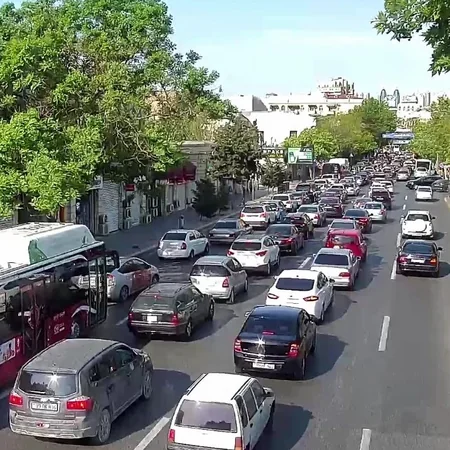 Bakının bir sıra yollarında tıxac yaranıb - SİYAHI
