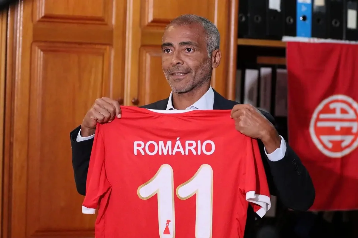 Braziliyalı dünya çempionu 58 yaşında futbolçu karyerasını bərpa edib