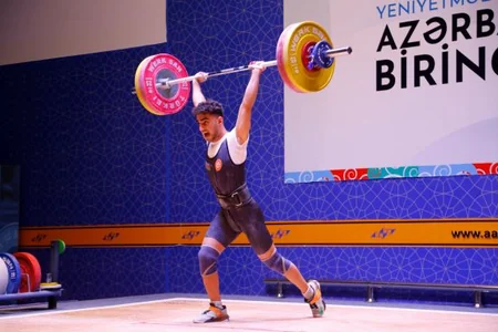 Подведены итоги второго дня чемпионата Азербайджана по тяжелой атлетике