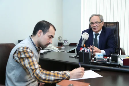 Əflatun Amaşov: “İstərdik ki, saytlarda çalışan yaradıcı əməkdaşlar ədəbi dil üzrə attestasiyadan keçsinlər” - MÜSAHİBƏ