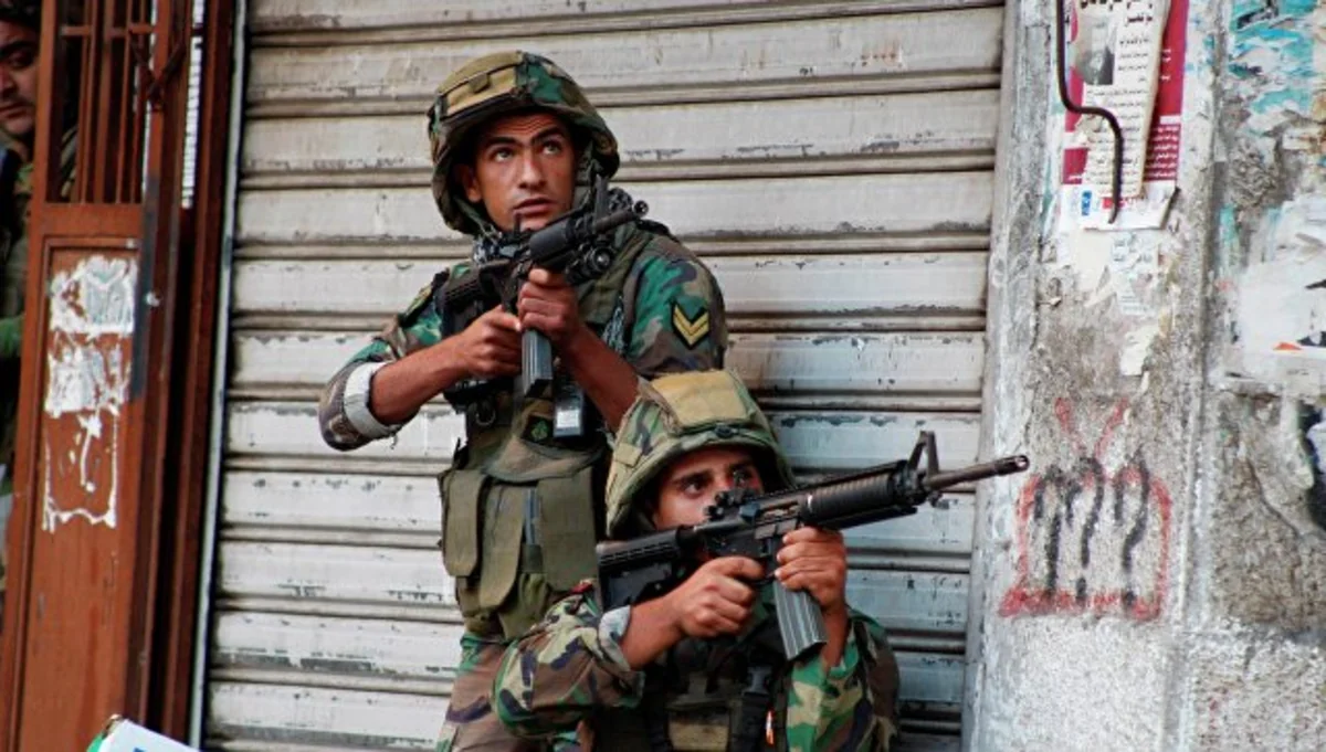 Livan ordusu Suriya ilə sərhəddə İŞİD əleyhinə əməliyyata başlayıb