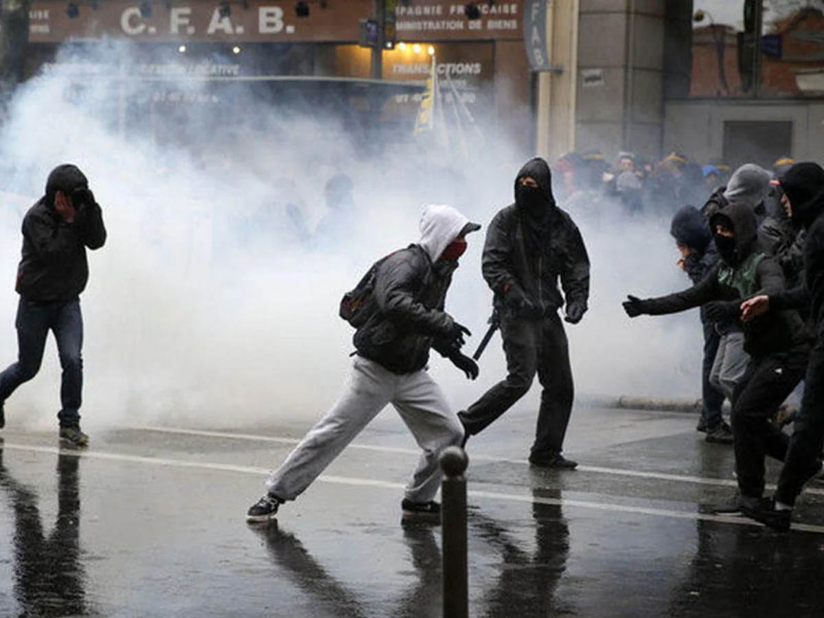 В ходе протестов противников Ле Пен в Нанте пострадали 13 полицейских