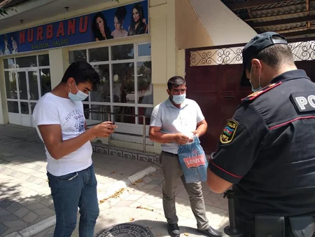 Xaçmaz polisi ticarət mərkəzlərində reydlər keçirir, maska taxmayanlar cərimələnir