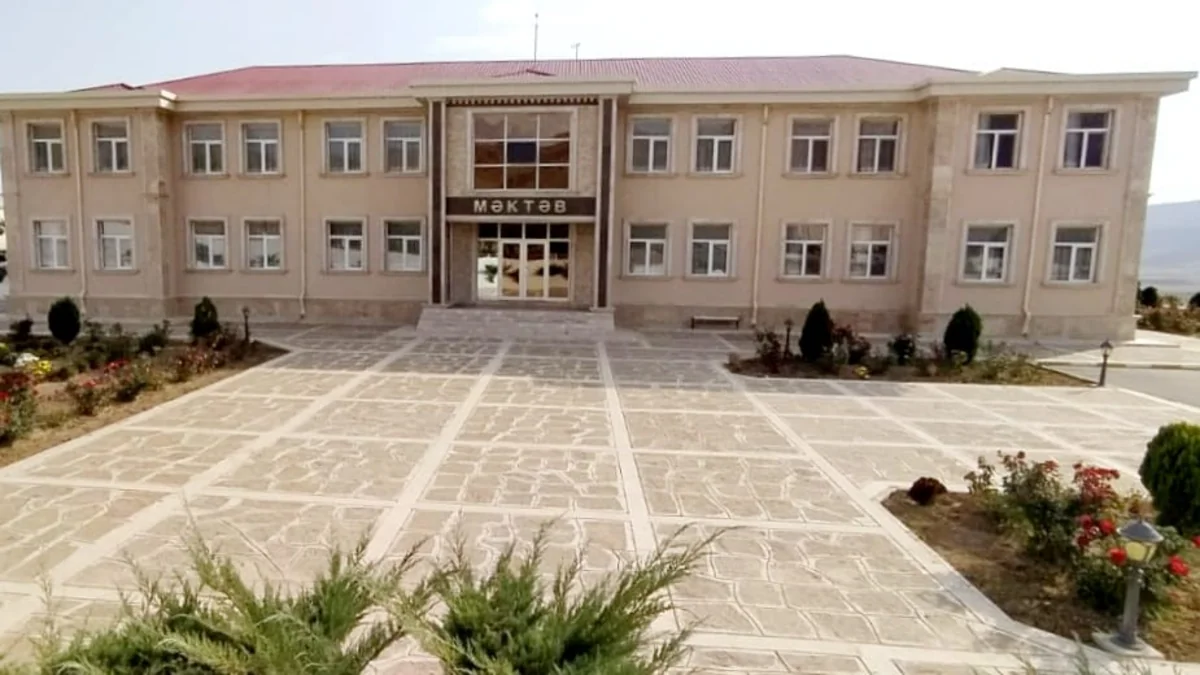 Şahbuzda məktəb direktoru yol verdiyi nöqsana görə işdən çıxarılıb