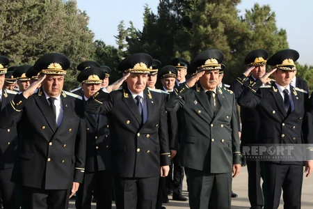 Kamran Əliyev prokurorluq işçilərinin peşə bayramı münasibətilə Fəxri xiyabanı ziyarət edib