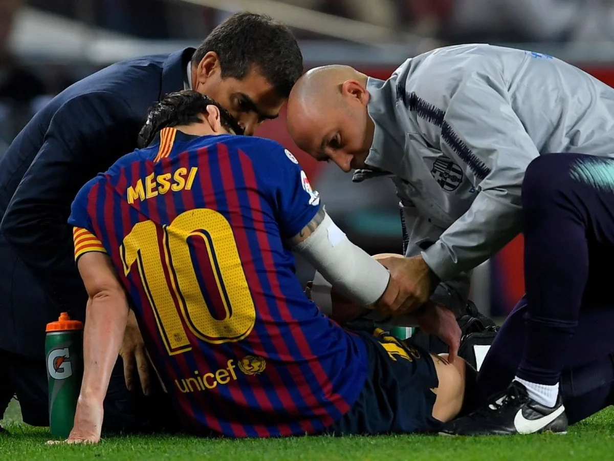 Messi Sevilya” ilə qarşılaşmada zədələnərək meydanı erkən tərk edib - FOTO