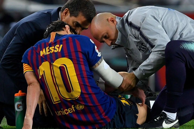 Messi Sevilya” ilə qarşılaşmada zədələnərək meydanı erkən tərk edib - FOTO