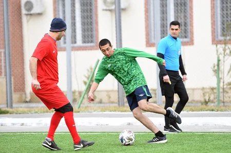 Məhbuslarla futbol veteranları arasında yoldaşlıq oyunu keçirilib