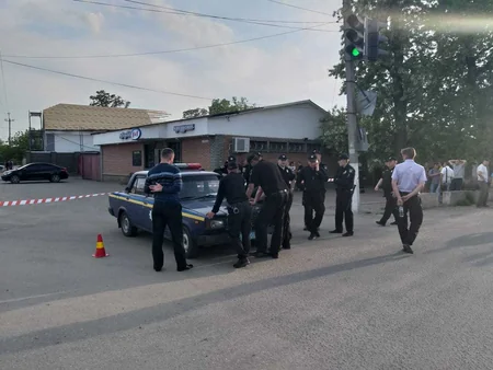 При взрыве в банке на Украине пострадали шесть человек