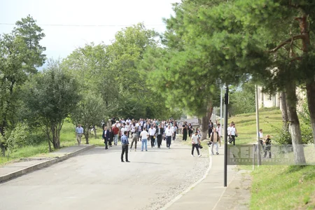 Qlobal Forumun iştirakçıları Şuşanın tarixi məkanları və əsrarəngiz təbiəti ilə tanış olublar