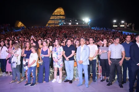 Heydər Əliyev Mərkəzinin parkında “MUZ-TV diskoteka”