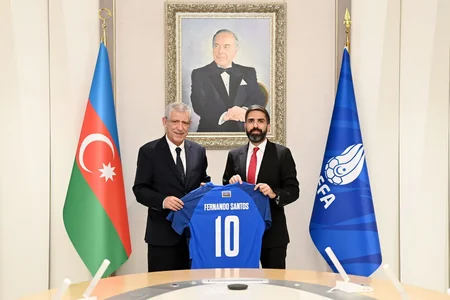 Rövşən Nəcəf Azərbaycan millisinin yeni baş məşqçisi ilə görüşüb