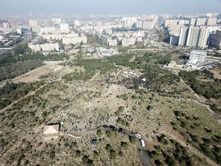 President Ilham Aliyev and first lady Mehriban Aliyeva attended tree-planting campaign in Khatai district, Baku
