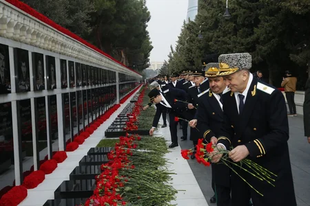 Baş Prokurorluğun rəhbərliyi və kollektivi Şəhidlər xiyabanını ziyarət edib