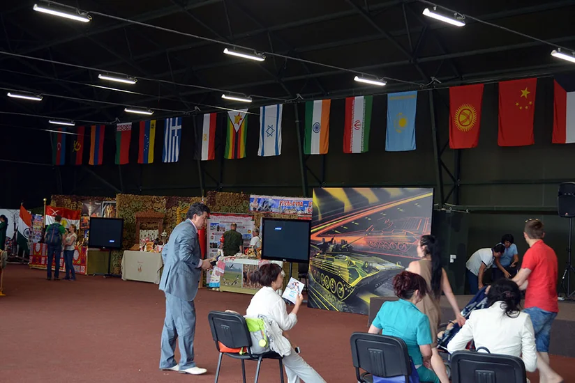 Azerbaijani servicemen present samples of culture in House of Friendship