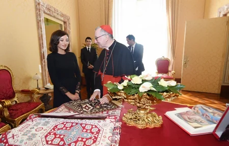 Birinci vitse-prezident Mehriban Əliyeva Müqəddəs Taxt-Tacın dövlət katibi kardinal Pietro Parolin ilə görüşüb - ƏLAVƏ OLUNUB