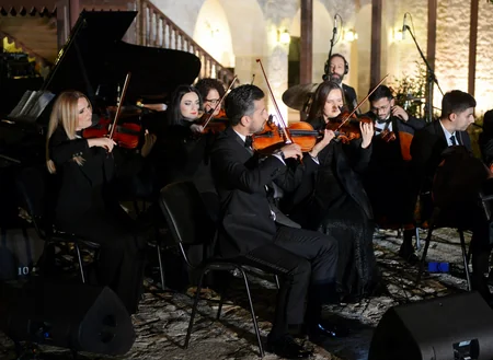 Şuşada “Ümummilli Lider Heydər Əliyev-sevimli mahnılar” adlı konsert proqramı təqdim olunub