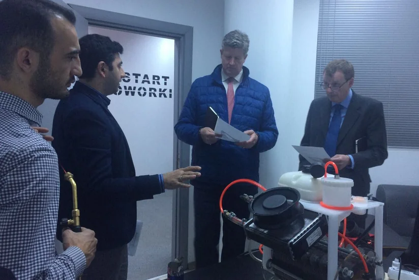 В Baku Business Factory прошла презентация прибора, позволяющего получить водородное топливо из воды с минимальными затратами - ФОТО