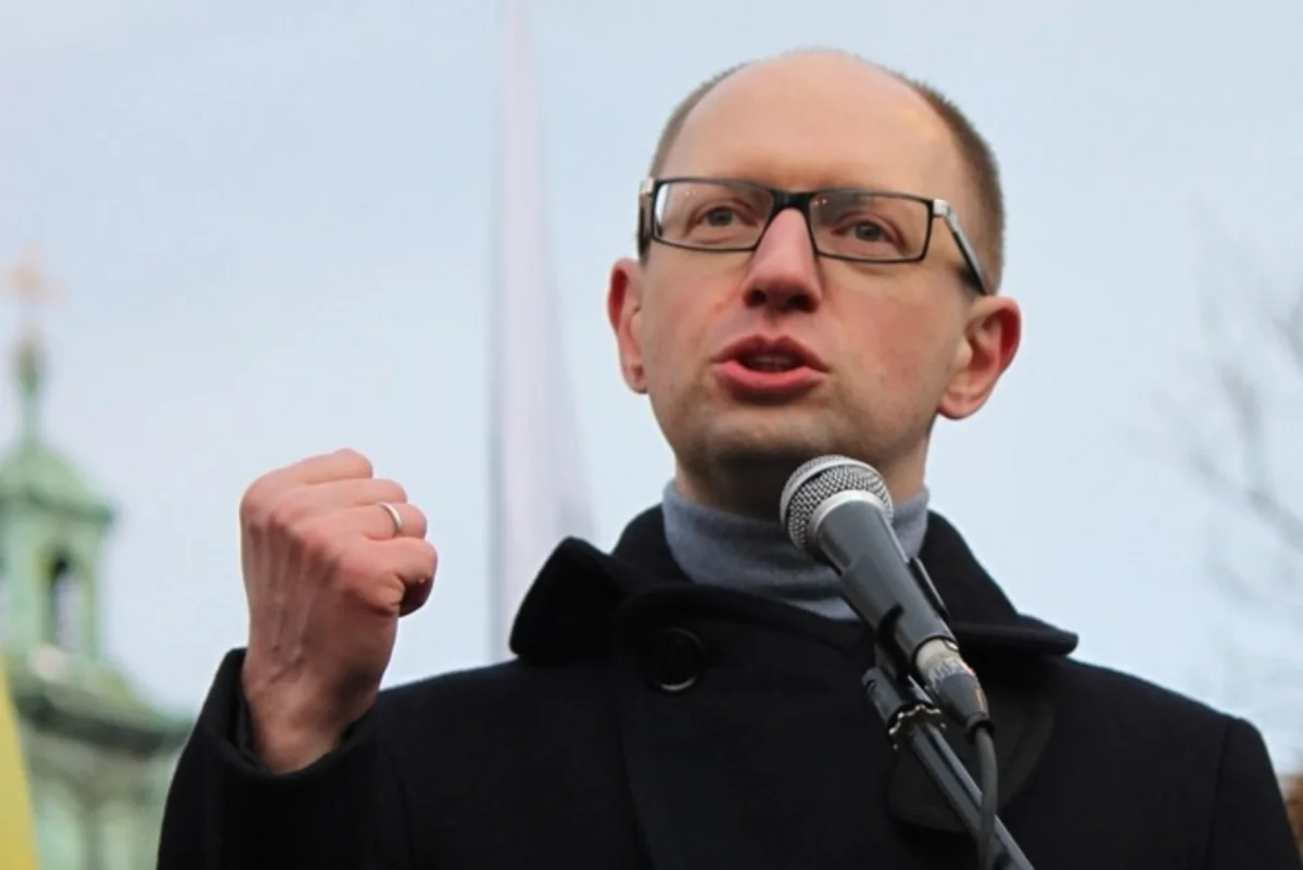 ​Яценюк предложил утвердить новую конституцию Украины на референдуме