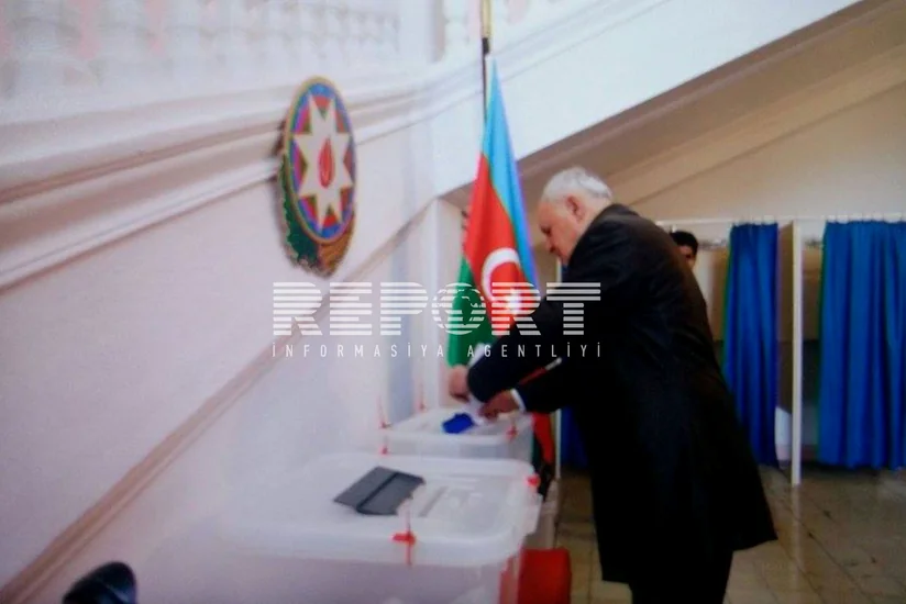 ​Министр Октай Ширалиев принял участие в голосовании - ФОТО