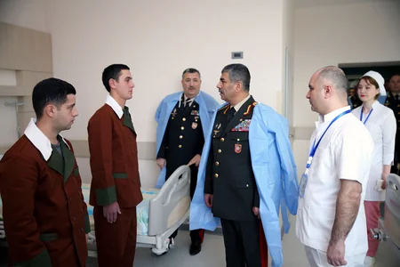 Zakir Həsənov cəbhəboyu zonada yerləşən hərbi tibb müəssisələrində olub