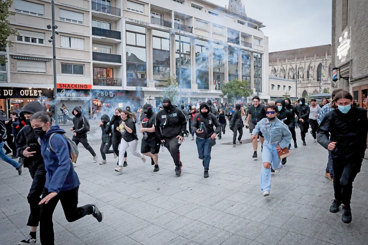 Fransada merin evinə hücum edilib, həyat yoldaşı və övladı yaralanıb