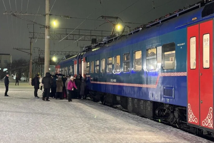 В Казахстане из-за закрытых трасс пассажирам будут организованы места в поездах