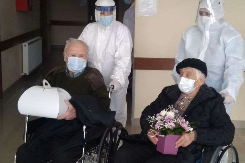 Gürcüstanda yaşlı cütlük koronavirusa qalib gəlib