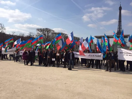 Parisdə Azərbaycan Prezidenti İlham Əliyevə dəstək aksiyası keçirilib