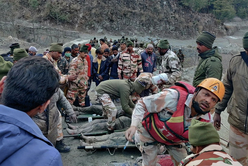 Число погибших при сходе ледника в Индии достигло 61