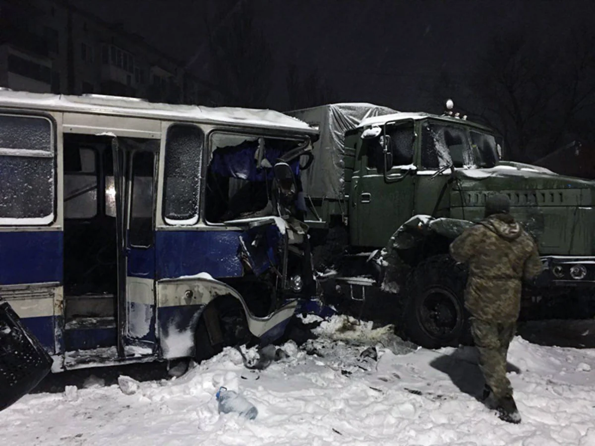В Донецкой области в ДТП с автобусом погибли трое, пострадали 26 человек
