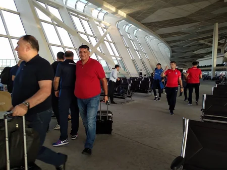 Azərbaycan millisi Uelslə matç üçün Kardiffə yola düşüb