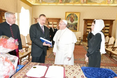 ​İlham Əliyev Katolik Kilsəsinin rəhbəri Papa Fransisk ilə görüşüb