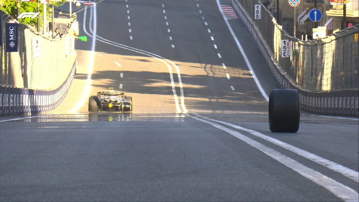 У болида пилота Формулы-1 оторвалось колесо