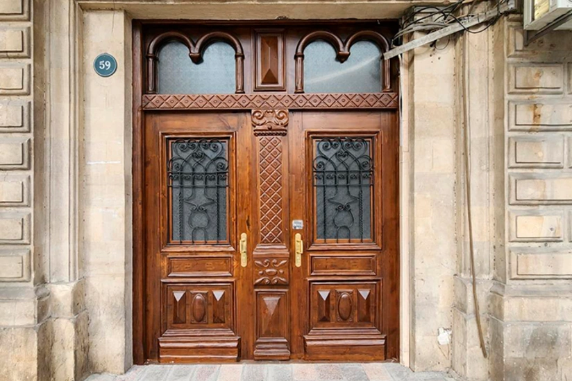 Bakının tarixi malikanələrinin qapıları təmir olunur