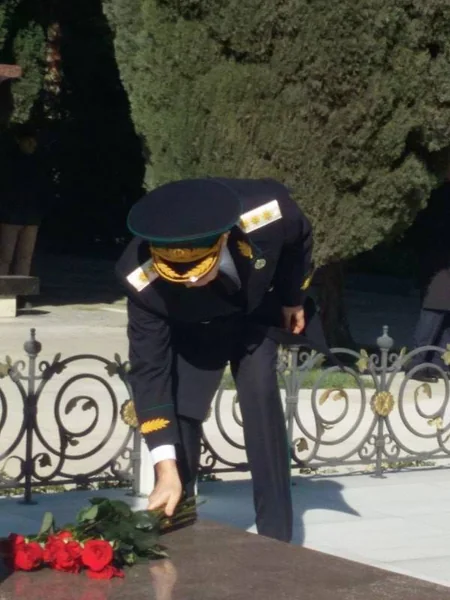 Ədliyyə işçiləri Fəxri xiyabanı və Şəhidlər xiyabanını ziyarət edib - FOTO