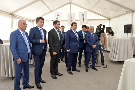“KazMunayGaz”ın “Sətti” qazma qurğusu Bakıya gətirilib