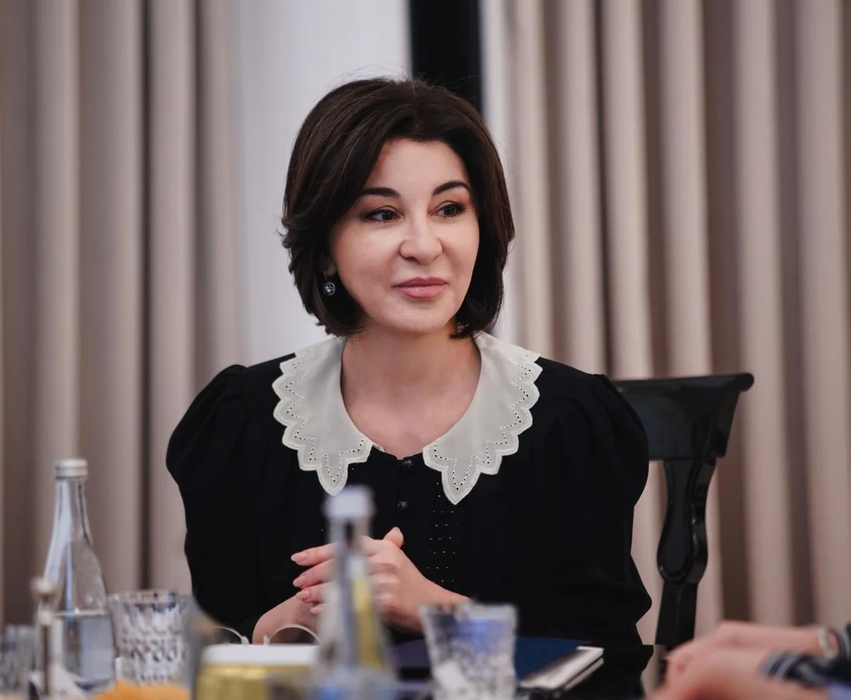 Özbəkistanın birinci xanımı Mehriban Əliyevanı təbrik edib