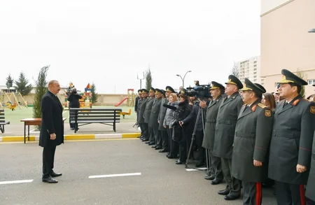 Prezident İlham Əliyev Sabunçu rayonunda hərbçilərə yeni mənzillərin verilməsi mərasimində iştirak edib - YENİLƏNİB